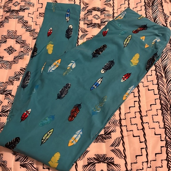 LuLaRoe Feathers Print Leggings Size Onesize - Picture 2 of 9
